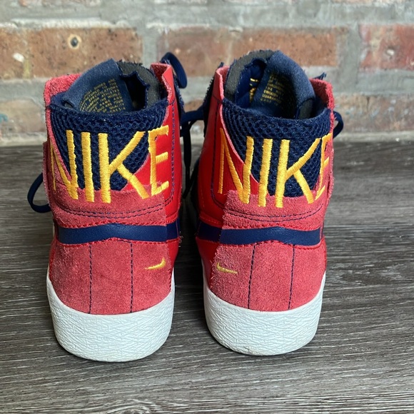 Nike - Picture 3 of 16